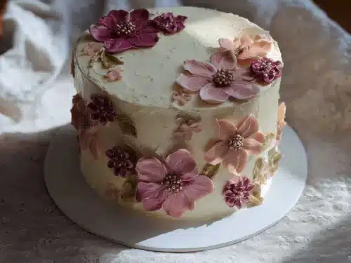 Chic cake designs with flowers and decorations suitable for various cake ideas.