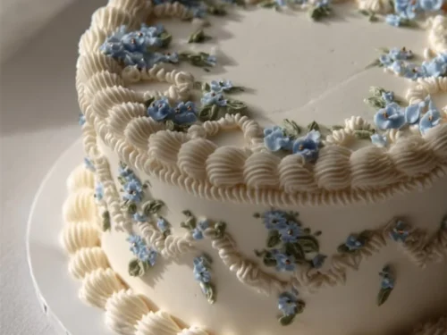 Delicious vintage style cake, 2 kg, decorated beautifully for special celebrations.